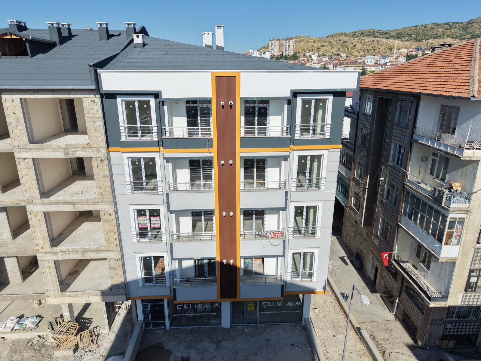 "Emlak Zet" Nevşehir Lisesi Karşısı Geniş Kiralık Dükkan